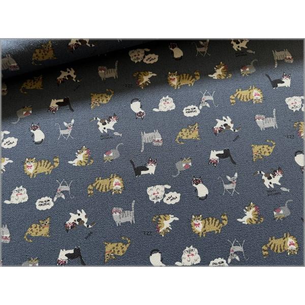 綿１００％ オックス。柔らかく、しっかり目のコットン生地。地色はネイビーグレー。プリントのサイズ感は小さめ。ネコは最大で１.５×２.５cmです。衣類やインテリア、雑貨小物など幅広くお使いいただけます。約１１０ｃｍ巾。 （商用利用可）***こ...