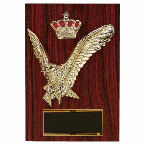 鷲をモチーフとした楯(盾)です。ゴルフ、サッカー、野球などの各種スポーツ大会の表彰や、企業表彰、感謝状、功労賞、表彰状、退職記念などの記念品としてご利用いただけます。装飾に紅白リボンを取り付けます（無料）。