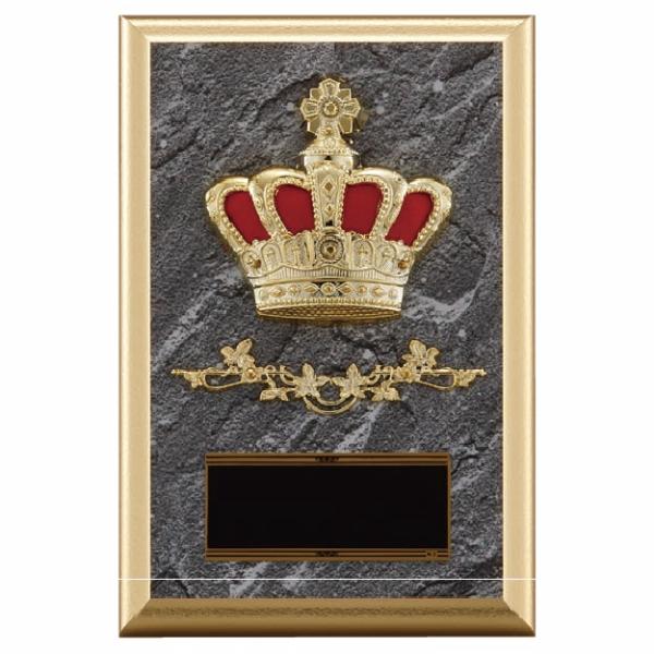 王冠をモチーフとした楯(盾)です。ゴルフ、サッカー、野球などの各種スポーツ大会の表彰や、企業表彰、感謝状、功労賞、表彰状、退職記念などの記念品としてご利用いただけます。装飾に紅白リボンを取り付けます（無料）。