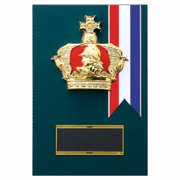 王冠をモチーフとした楯(盾)です。ゴルフ、サッカー、野球などの各種スポーツ大会の表彰や、企業表彰、感謝状、功労賞、表彰状、退職記念などの記念品としてご利用いただけます。装飾に紅白リボンを取り付けます（無料）。