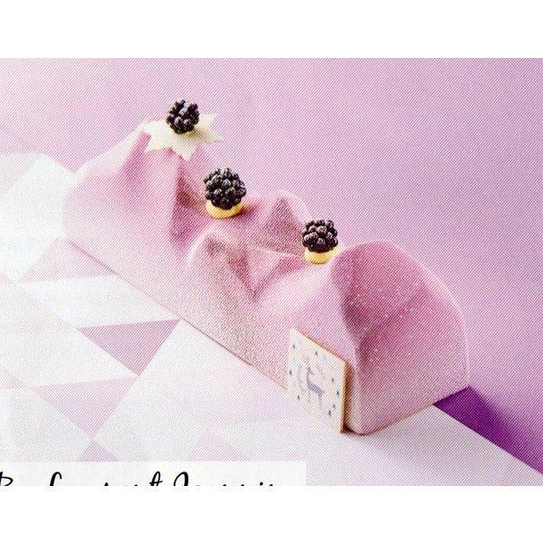 ※受注発注商品 ブッシュドノエル用大きさ：500mm×70mm、高さ80mm規格：4枚入り28℃から30℃に温めたカカオバターとチョコレート1：1をピストレでスプレーしてから型に流し込みます。冷蔵庫で冷ました後、60℃のお湯に2秒間通すとき...