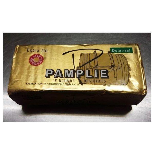 重量：250g形：四角ポワトゥーシャラン地方のエシレ村の隣、パムプリー村で作られる。良質なミルクの旨みをそのまま活かしたバターです。有塩タイプには世界的に有名な塩の産地『イル・ド・レ』産のフルールドセル（塩の結晶）のみが使用されています。フ...