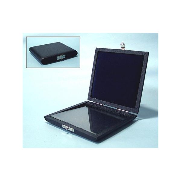 新品　未使用の　クラリネット / アルトサックス　リードケース（５枚用）です。　内部にガラスが貼ってあり、　上下からぴったりと閉じるため　リードの使用後も　型くずれしません。　　ケース内のリード収納は　５本です。　画像のリードは商品に含まれ...