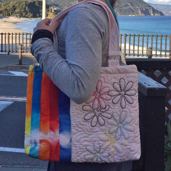 ハワイアンキルト バッグ プルメリア レインボー柄 ジッパー ポケット付き Kashmirhills Eu