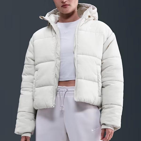 ナイキ NIKE スポーツウェア Therma-FIT クラシック パファー ルーズ フーデッド ジャケット レディース 秋 冬 ホワイト 白 アウター ジャケット FZ5900-072