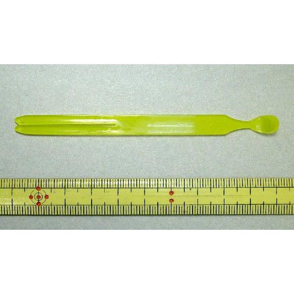 人形用の簪です。プラスチック製。サイズ：10cm＊写真の品を2本セットで販売いたします。