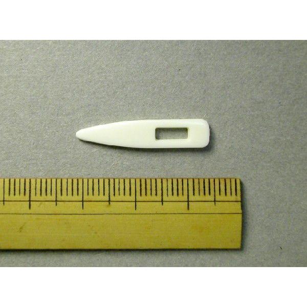 袋物のとじ紐の先につける留め具です。4枚入り。サイズ：長さ2.5cm