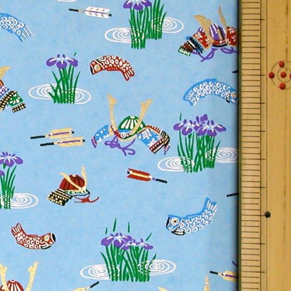 端午の節句に関連した模様(こいのぼり、かぶと、菖蒲、矢羽）の友禅和紙です。サイズ：柄部分64cm×96cm(竹尺は64cmの辺と平行に置いています)四辺に、商品写真２枚目のように余白があります＊写真と若干色味が異なる場合がございます。