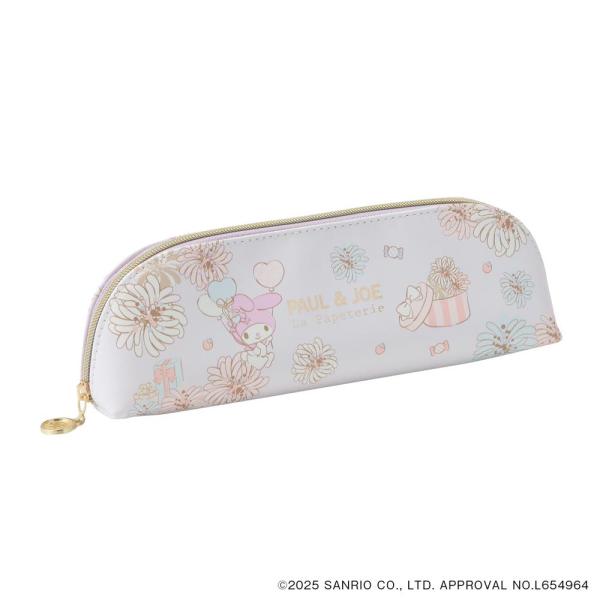 フランス発のファッションブランド「ポール ＆ ジョー」と株式会社サンリオの人気キャラクター「マイメロディ」のコラボステーショナリーのスリムなペンケースです。「マイメロディ」が 50 周年を迎える特別な年にふさわしいコレクションが新登場。パー...