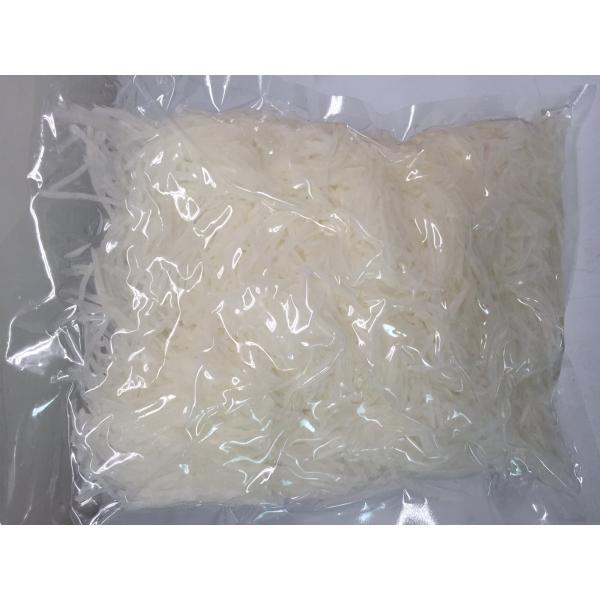 国産の大根だけを使用！およそ2ｍｍの太さでカットし袋詰めした1ｋｇ入り！！季節により産地は変わりますが、主に九州産と北海道産の大根を使用してますので安心してお使いください。※普通の袋で入れることは一切ありません。当社は真空専用袋（ナイロンポ...