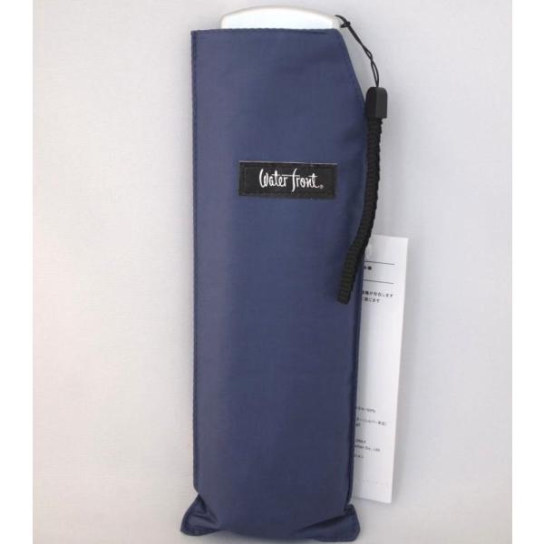 とても小さくなる傘・薄い折りたたみ傘です。薄型スリムでコンパクトしかも超軽量、なんと内ポケットにも入るポケットサイズの携帯用折り畳み傘です。■収納時サイズ：幅5.5×高さ22×厚さ2.5cm■開いたサイズ：直径90×高さ50cm■素材：ポリ...