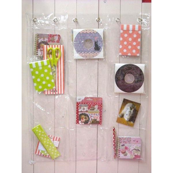 透明なので収納したものが一目でわかる、クリアウォールポケットが、激安価格での登場です！無くしやすい小物、ＣＤやハガキ・鍵などを、決まった場所に置いておく為に役立ってくれそうです☆ポケットは１２個です。フック付きなので、ノレン棒に下げることも...