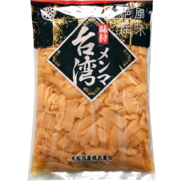 メンマ独特の旨味・風味を引き出した、鶏ガラベースの醤油味です。＊内容量：1kg ＊原材料名：メンマ（台湾製造）、たん白加水分解物、しょうゆ、砂糖混合ぶどう糖果糖液糖、砂糖、チキンエキス調味料／pH調整剤、調味料（アミノ酸等）、リン酸塩（Na...