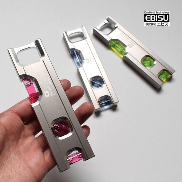 アルミ削り出しボディでさらに使いやすく、さらに美しく。超強力磁石付き(超強力磁石付きで鉄骨工事に大変便利です)メーカー：エビス品名:ソリッドレベル2サイズ:（mm)15×40×150製品質量:180g品番 ED-15SOL2、ED-15SO...