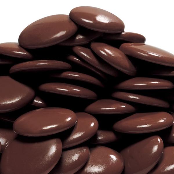 フレーバービンズをブレンドした、カカオの豊かな風味そのままのスタンダードスイートチョコです。エクアドル産のカカオの穏やかなカカオ感とドミニカ産カカオの程よい酸味が織り成す風味は絶品です！作業性が高いのでガナッシュや上掛けなど多様に使用できま...