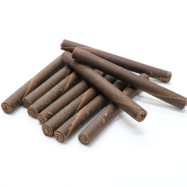 スイートチョコを薄く巻いた、小枝形のトッピング用チョコレートです。■製品規格長さ5.5cm、直径5mmの棒状■配送方法5月頃〜10月頃(おおよそ気温20℃以上)は、品質保持の為クール便での発送となります。なお、気候により配送方法の変更時期は...