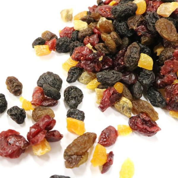 そのままでも美味しい5種類のドライフルーツを選び、果物の食感・風味を大切にミックスしました。製菓・製パン向け材料としてご使用ください。お好みでラム酒やブランデーやワインに付けてオリジナリティを出すこともできます。