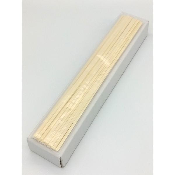 きしめんの長さは３６ｃｍ、一人前（112g）づつ袋詰めで１ケース５把入りです。生麺を茹でたような食感と、さっぱりとした風味が特徴です。使われている小麦は、日本の麺用に開発されたオーストラリア産小麦です。業務用の乾麺として作っているため、市販...