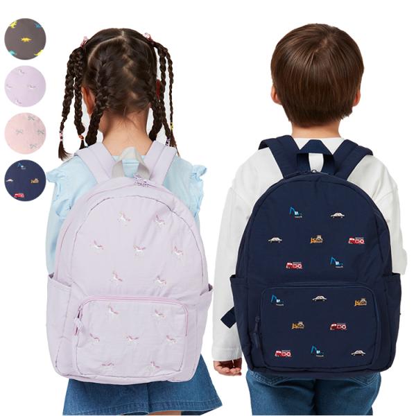 グレーは恐竜、ラベンダーはユニコーン、ピンクはリボン、ネイビーは働く車の柄の刺繍入り。                使いやすく合わせやすいので、ギフトやプレゼントにもオススメのリュック。         表生地を撥水加工しています。   ...