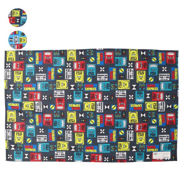 毎日のランチタイム、給食の時間が楽しみになるランチマット・ランチクロス・ランチョンマット♪ 人気の新幹線のはやぶさ、こまち、ドクターイエローの総柄プリント入り ポリエステルで軽い素材です。 同じ柄でレッスンバック（B15693）、巾着（B1...