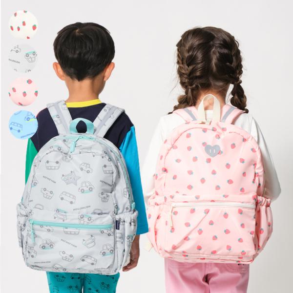 とっても柔らかく柄の発色も良い毎シーズン人気の素材のリュックです。 軽くて子供でも背負いやすい！ 水をはじきやすい、はっ水加工。 オフホワイトとピンクは女の子向けのいちごの総柄。 ライトグレーとターコイズブルーは男の子に人気の車の総柄。 前...