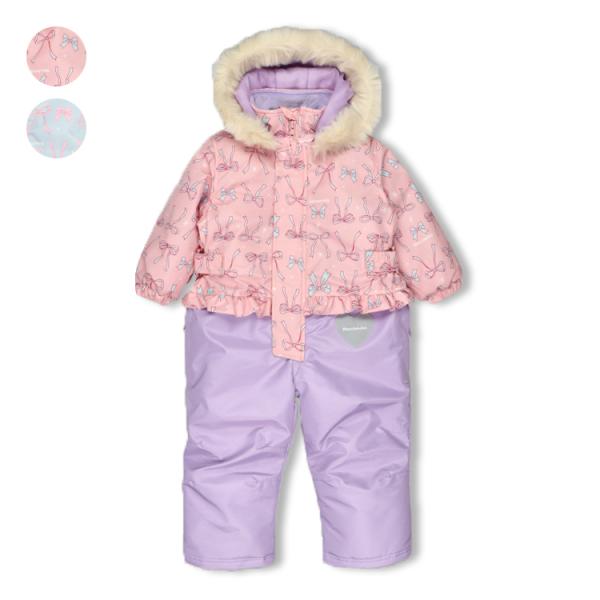 スノーコンビ・ジャンプスーツ・スキーウェアタイプのつなぎ！ 雪遊びやお外遊びにも！！ 足部分は二重構造になっているので、ナイロン部分を中に入れてスノーブーツを履いて、スノーブーツの上から被せると足元から雪が入りにくい！ ポケットの中のひも、...