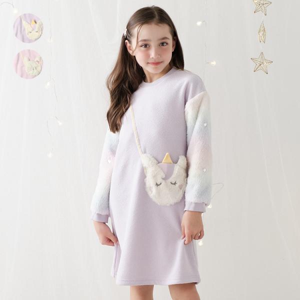 もこもこした柔らかい見た目と肌触りが特徴のブークレー素材。 裏起毛で暖かみもあり、冬にはピッタリな素材のワンピース。 もこもこボアのユニコーンとうさぎのポシェットデザインが可愛い！ 袖もレインボーカラーのボアにキラキラモチーフ付き。 女の子...
