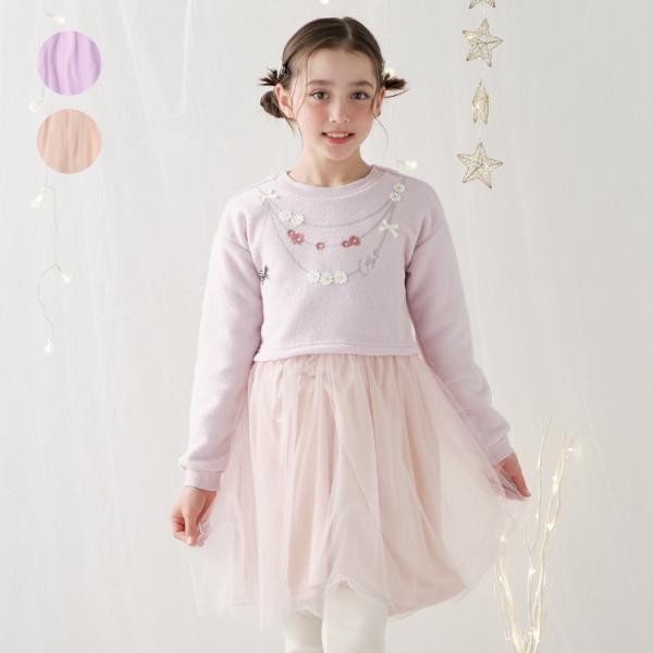 身頃はもこもこした柔らかい見た目と肌触りが特徴のブークレー素材。 裏起毛で暖かみもあり、冬にはピッタリな素材です。 スカート部分はふんわりチュール。 切替デザインが可愛いワンピース。 お花やリボンが付いたネックレス風の刺繍もポイント！ 衿ぐ...