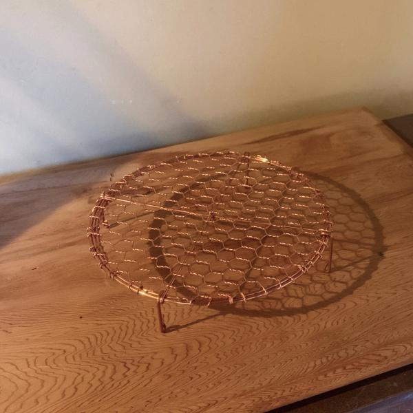 鳥井金網工芸 銅製 脚付き丸網 とんかつ網 : 京都アンテナショップ 丸