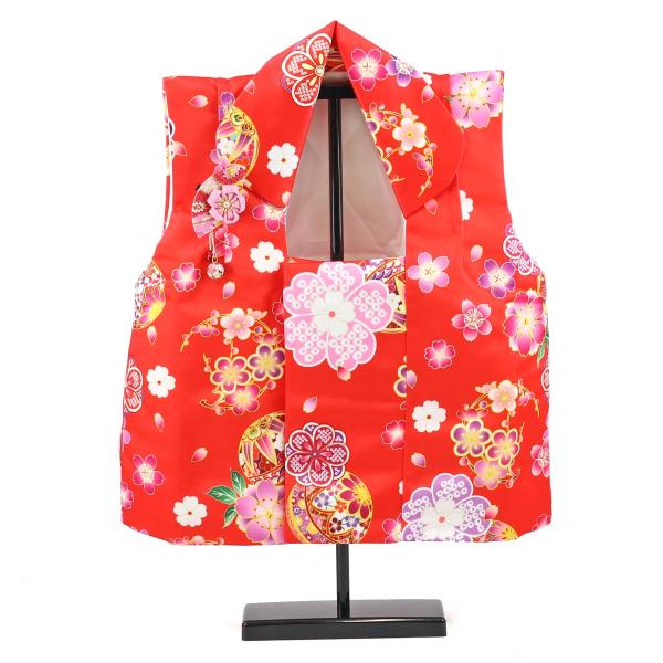 商品名：被布着 髪飾り 飾り台付き 巾着袋入り商品番号：HN-AD-301サイズ：着丈42　身幅42cm　※スタンドに飾った場合の高さ53.5cm■ 飾り台付きで雛人形と一緒に飾れる　被布着ちりめん細工の髪飾り付きの被布着です。髪飾りの裏側...