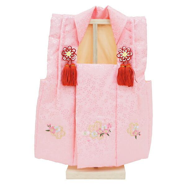 商品名：被布着 No.11 刺繍入り (薄めのピンク) 飾り台付き　3640-09-002商品番号：HN-F-3640-09-002サイズ：肩幅29×着丈43×身幅37cm■ 飾り台付きで雛人形と一緒に飾れる　被布着被布着（ひふぎ）は、着物...