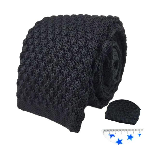 ニットタイ ネクタイ ブラック ナロータイカラー：ブラックサイズ：全長約148cm最大幅：約5.5cm・特徴シンプルで洗練されたデザイン：ビジネスからカジュアルまで幅広く活用できる、上品なブラックのナロータイ。シンプルなデザインでどんなスタ...