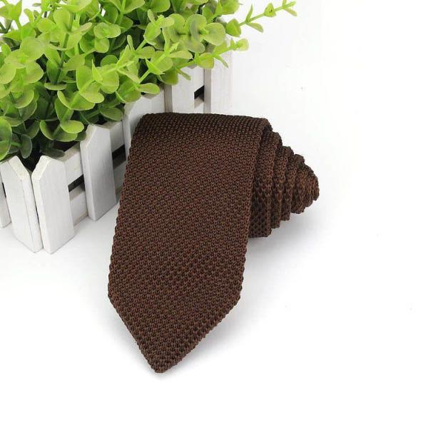 爆買 Y4位 ニットタイ ナローネクタイ シンプル ブラウン 幅7cm洗練されたスタイルで、ビジネスからカジュアルまで幅広く活躍。・商品詳細カラー：ブラウンサイズ：全長約150cm最大幅：約7cm・特徴洗練されたデザイン：シンプルな無地のブ...