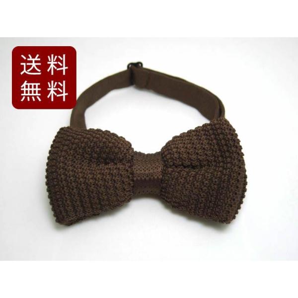 今注目のおしゃれアイテムの蝶ネクタイ！カジュアルなジャケットスタイルやパーティーシーンにもおすすめのアイテムです。カラー：ダークブラウンサイズ：結びサイズ約11cm X 6cmベルトは調整可能です。シンプルな無地が魅力的な優しい手触りのニッ...