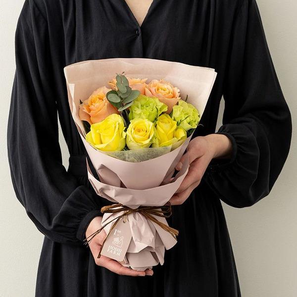 [Release date: May 16, 2025]ホシファーム フリルブーケパッション８本 ＆ ホシフルーツ 贅沢ブラウニー９個入 メッセージカード付 ラッピング済ホシファームのバラブーケとホシフルーツの贅沢ブラウニーのコンビギフト。...