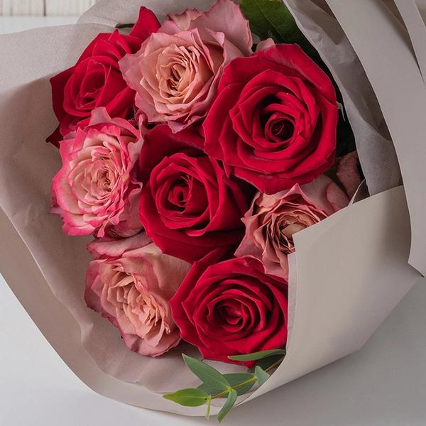 [Release date: May 16, 2025]ホシファームフリルブーケ ニュアンスレッド８本＆ホシフルーツ贅沢ブラウニー ９個入 メッセージカード付 ラッピング済農園直送　摘みたてバラのブーケと、ホシフルーツの贅沢ブラウニーのコン...