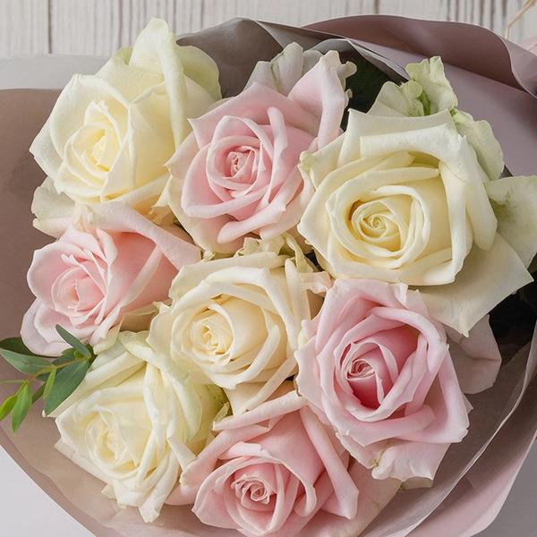 [Release date: May 16, 2025]ホシファームフリルブーケ ホワイトピンク８本＆ホシフルーツ 贅沢ブラウニー ９個入 メッセージカード付 ラッピング済農園直送　摘みたてバラのブーケとホシフルーツの贅沢ブラウニーのコンビ...