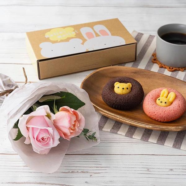 [Release date: May 18, 2025]ホシファーム 薔薇のミニブーケ スイート２本＆アニマルドーナツ２個入 メッセージカード付 ラッピング済お誕生日や、お祝い、お礼におすすめのバラとスイーツのプチギフトセットです。瑞々しい...