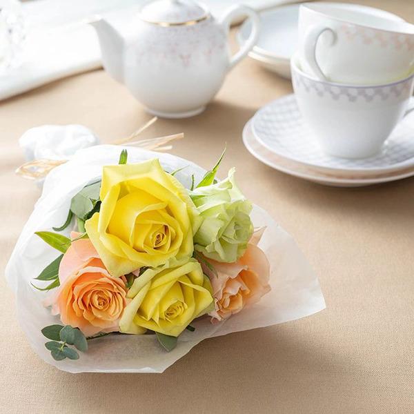 [Release date: May 18, 2025]ホシファーム プチギフトシリーズ 摘みたて薔薇のブーケ パッション５本 メッセージカード付 ラッピング済新鮮なバラのミニブーケです。ホシファームで丁寧に育まれるバラを可愛らしいサイズの...