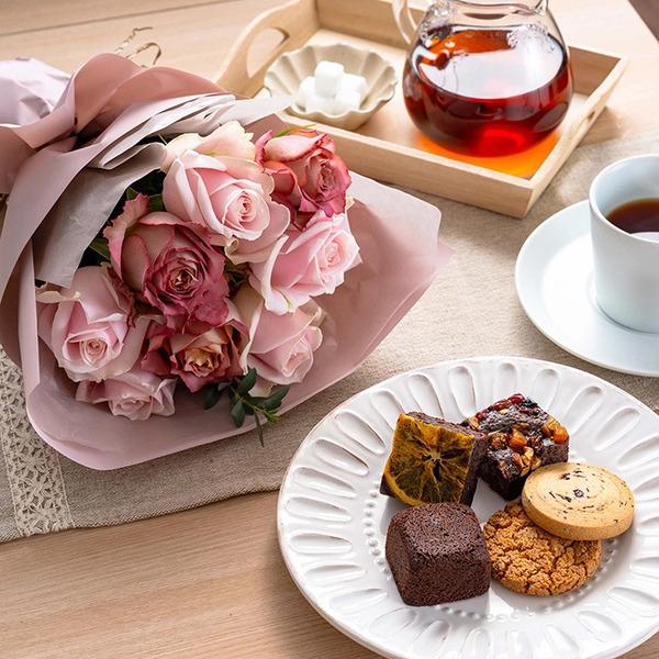 [Release date: May 18, 2025]ホシファームフリルニュアンスピンク８本＆ホテルオークラスイーツアソート５個入 メッセージカード付 ラッピング済農園直送　摘みたてバラのフリルブーケと、ホテルオークラこだわりスイーツのコ...