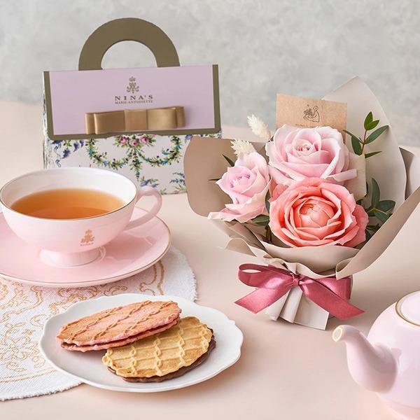 [Release date: May 18, 2025]ミニアレンジメントスイート＆ニナスオリジナルシークレットガーデンティータイム３個入 メッセージカード付 ラッピング済お誕生日お祝いやお礼など幅広いシーンでお使いいただけますお部屋を彩る...
