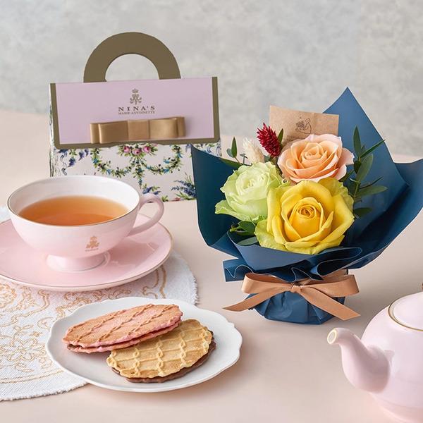 [Release date: May 18, 2025]ミニアレンジメントパッション＆ニナスオリジナルシークレットガーデンティータイム３ メッセージカード付 ラッピング済お誕生日お祝いやお礼など幅広いシーンでお使いいただけますお部屋を彩る新...