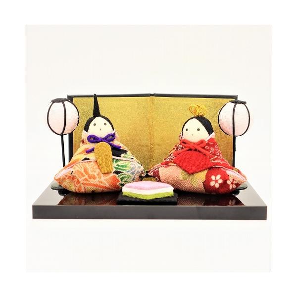 和雑貨のもつあたたかみ、伝統のある美しさを大切にひとつひとつ丁寧に手作りされたお雛様です。小さいながらも存在感があり、ふと目に入ったときにその愛らしさに自然と顔も緩んでしまいます。飾り棚や窓枠など、飾るスペースが限られている場合や、デスクの...