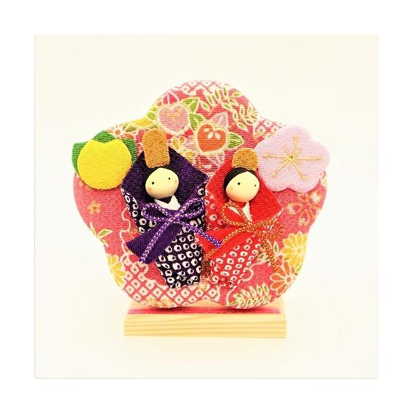 和雑貨のもつあたたかみ、伝統のある美しさを大切にひとつひとつ丁寧に手作りされたお雛様です。小さいながらも存在感があり、ふと目に入ったときにその愛らしさに自然と顔も緩んでしまいます。飾り棚や窓枠など、飾るスペースが限られている場合や、デスクの...