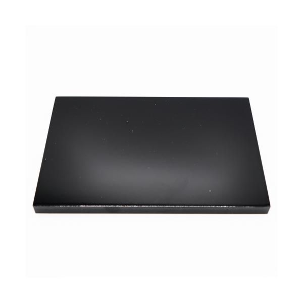 和雑貨や人形を飾るのに最適な黒の塗台です。光沢があり、一つ一つ手作業で丁寧に作られています。お値段もリーズナブル。塗台黒は、小サイズ（15cmｘ10cm）と、大サイズ（22cmｘ13cm）ございます。<br>※ご覧の商品は、小サ...