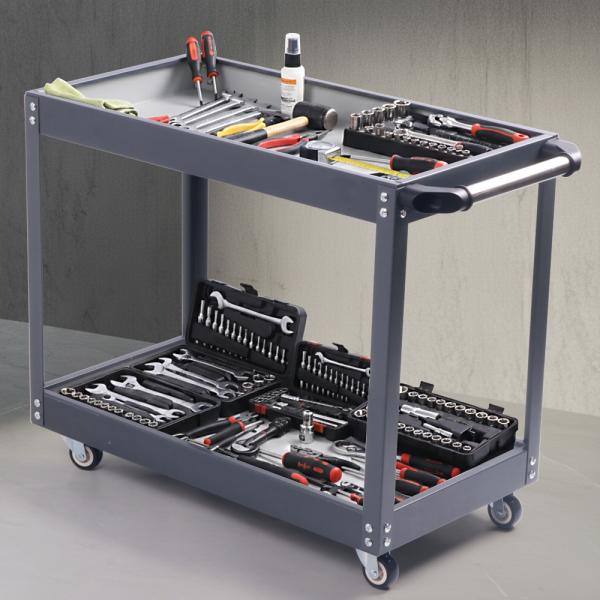 整備工具や作業道具をまとめて収納・移動でき、ガレージや工場、倉庫、DIY作業まで幅広く活躍します。上段・下段の2段トレー構造で、使用頻度の高い工具は上段に、重さのある工具やケース類は下段に収納可能。耐久性に優れたスチール製フレームを採用し、...