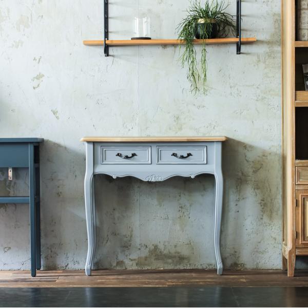 セット面での使用を前提に開発された、コンパクトに収まる理想的なコンソール。壁面ミラーやチェアと組み合わせ自由で、様々なテイストの空間づくりをお楽しみ頂けます。【サイズ】W790 / D300 / H750　耐荷重：約5kg【素材】木 / M...