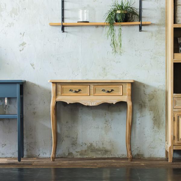 セット面での使用を前提に開発された、コンパクトに収まる理想的なコンソール。壁面ミラーやチェアと組み合わせ自由で、様々なテイストの空間づくりをお楽しみ頂けます。【サイズ】W790 / D300 / H750　耐荷重：約5kg【素材】木 / M...