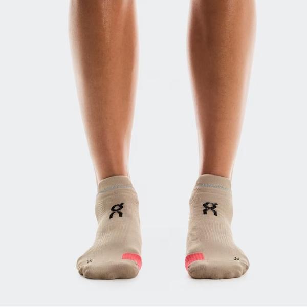 メール便発送可　ＯＮ（オン）　パフォーマンス ラン ソックス ロー　2UF10063952　ランニングソックス　Desert | Pink