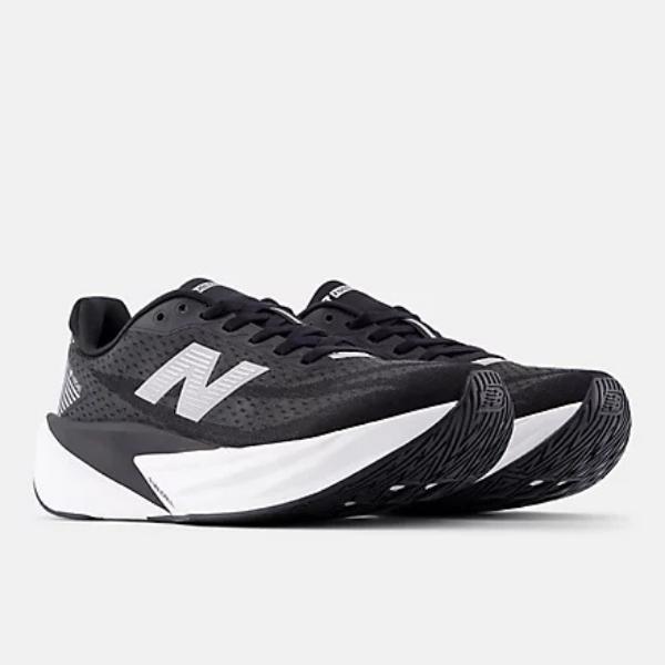 ニューバランス　FUELCELL REBEL V5　WFCXLK5B　ランニングシューズ　BLACK　Ｂ幅